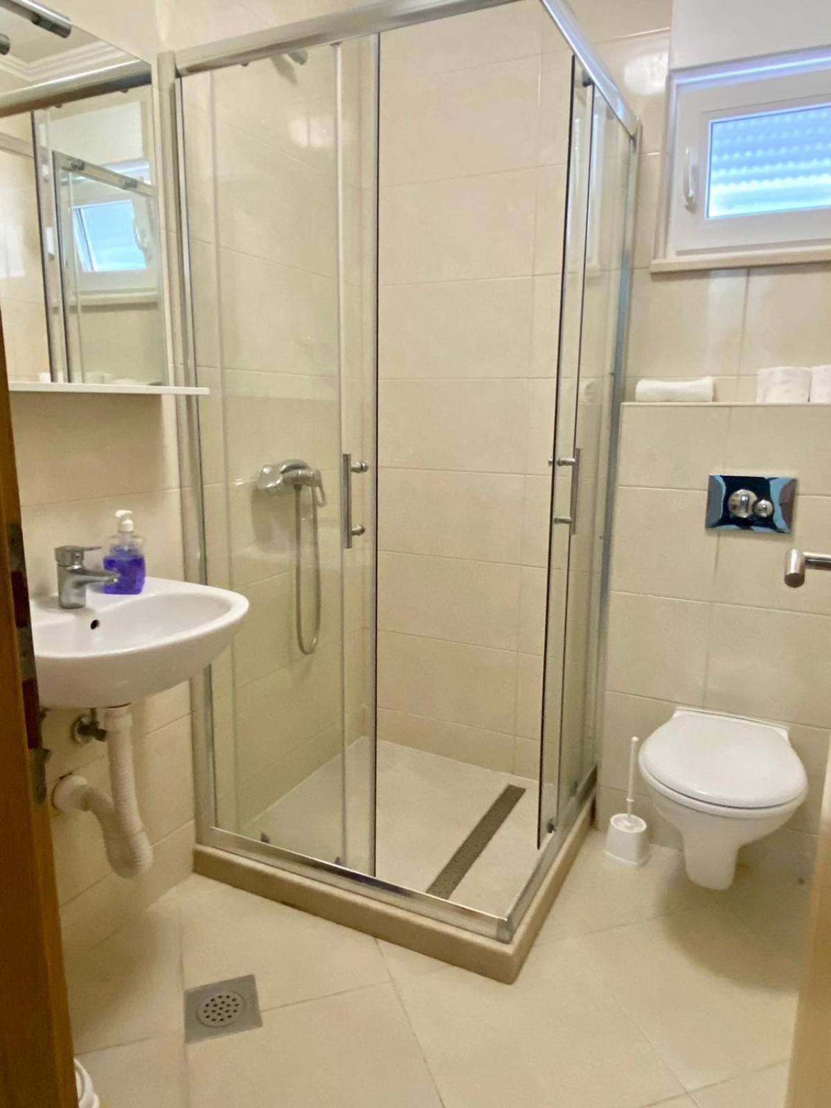Apartments Domane Nenad Неум Стая снимка